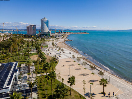 View of the Durres promenade near sea (ouverture dans une nouvelle fenêtre)