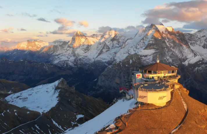 SCHILTHORN SOUS LES LUMIERES AUTOMNALES