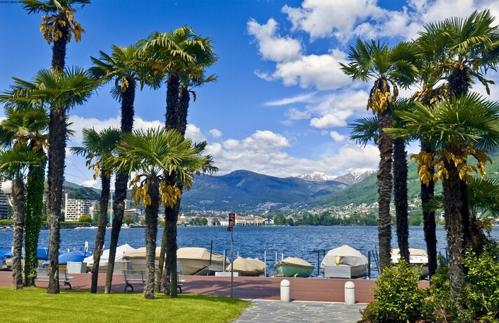 DÉTENTE AU BORD DU LAC DE LUGANO