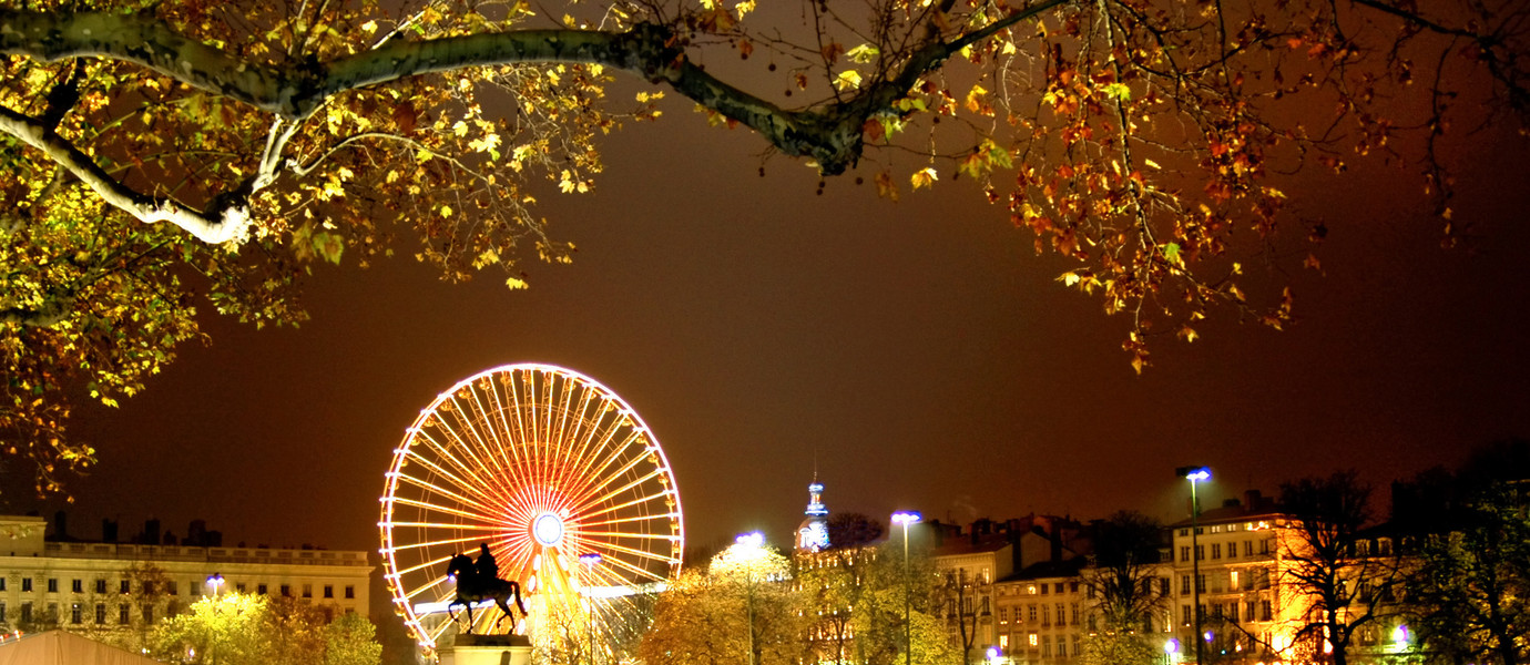 la grande roue sur la place bellecour
